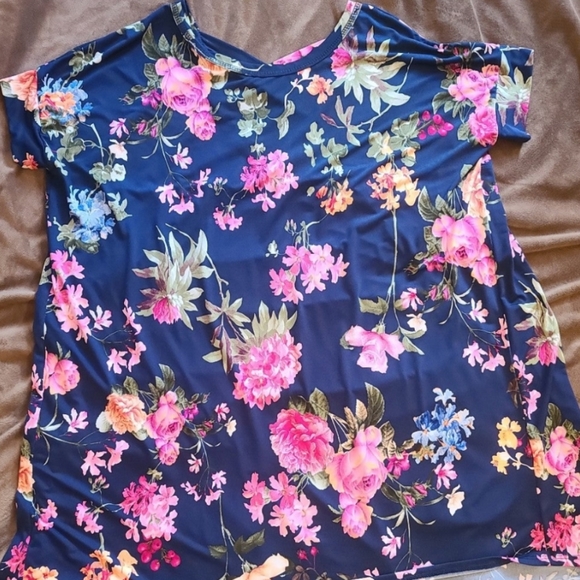 1x flowy floral top Bellamie - Picture 3 of 6